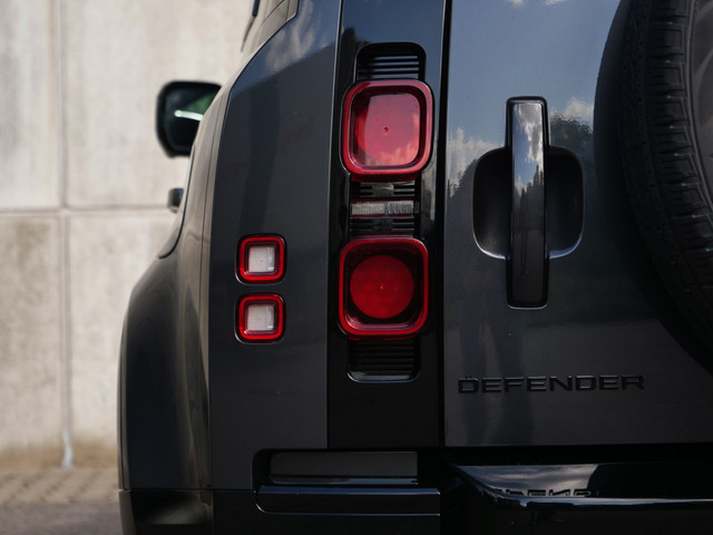 Land Rover Defender 110 2.0 P300e 110 X-Dynamic HSE | pano | stoel koeling | elektr Trekhaak..