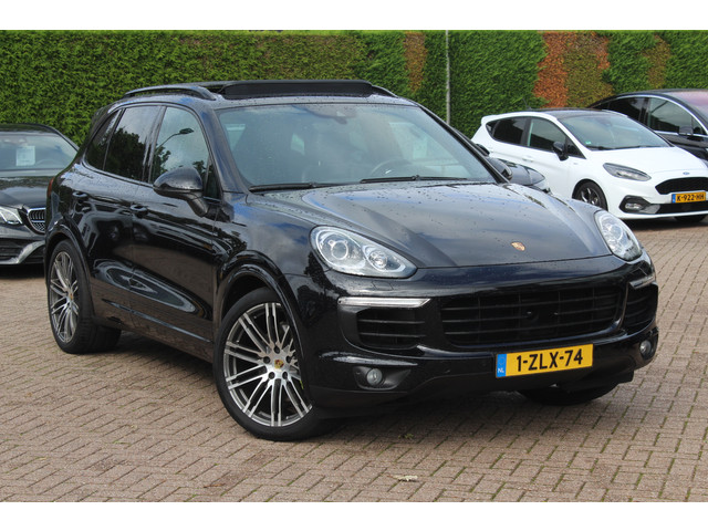 porsche-cayenne-3.0-s-e-hybrid---trekhaak---panoramadak---camera---sportdesign---chrono---21-----luchtvering---bose---acc---dab---dodehoek---sto
