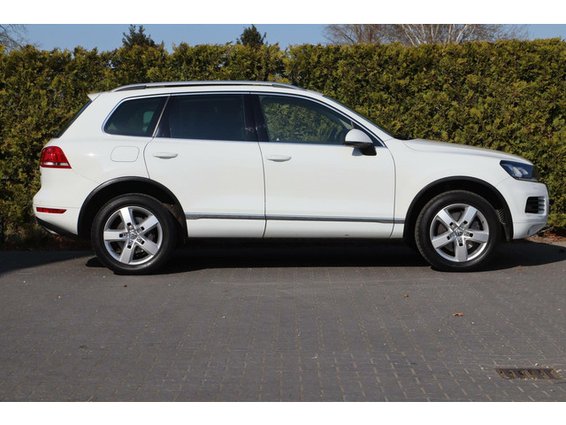 volkswagen-touareg-3.0-tsi-380pk-hybrid-high-edition-4wd-ecc-navi-panodak-lmv-cruise-camera-dealer-onderhouden-1e-eigenaar