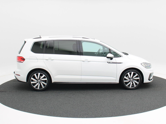 volkswagen-touran-1.8-tsi-180-pk-automaat-r-line-7-persoons---trekhaak---panorama-dak---camera---sensoren---adaptive-cruise--led---carplay---elekt