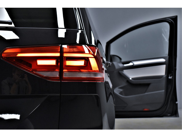 Volkswagen Touran 1.5 TSI 150pk Automaat Comfortline Business 7-Pers 1e Eig. Dealer OH Pano Camera Keyless Virtual Navi Led Pdc