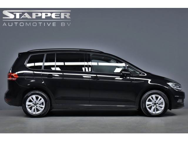 Volkswagen Touran 1.5 TSI 150pk Automaat Comfortline Business 7-Pers 1e Eig. Dealer OH Pano Camera Keyless Virtual Navi Led Pdc