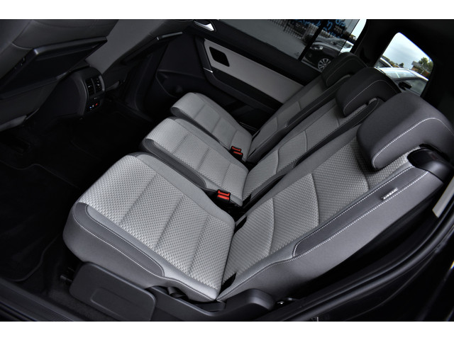 Volkswagen Touran 1.5 TSI 150pk Automaat Comfortline Business 7-Pers 1e Eig. Dealer OH Pano Camera Keyless Virtual Navi Led Pdc