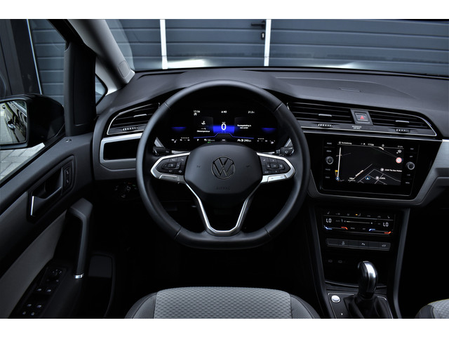 Volkswagen Touran 1.5 TSI 150pk Automaat Comfortline Business 7-Pers 1e Eig. Dealer OH Pano Camera Keyless Virtual Navi Led Pdc