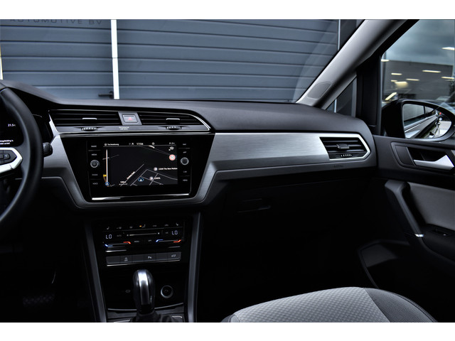 Volkswagen Touran 1.5 TSI 150pk Automaat Comfortline Business 7-Pers 1e Eig. Dealer OH Pano Camera Keyless Virtual Navi Led Pdc