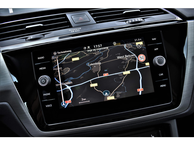 Volkswagen Touran 1.5 TSI 150pk Automaat Comfortline Business 7-Pers 1e Eig. Dealer OH Pano Camera Keyless Virtual Navi Led Pdc