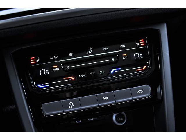 Volkswagen Touran 1.5 TSI 150pk Automaat Comfortline Business 7-Pers 1e Eig. Dealer OH Pano Camera Keyless Virtual Navi Led Pdc