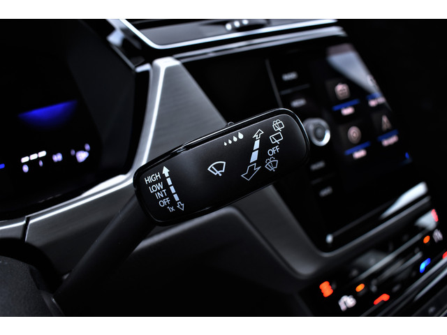 Volkswagen Touran 1.5 TSI 150pk Automaat Comfortline Business 7-Pers 1e Eig. Dealer OH Pano Camera Keyless Virtual Navi Led Pdc