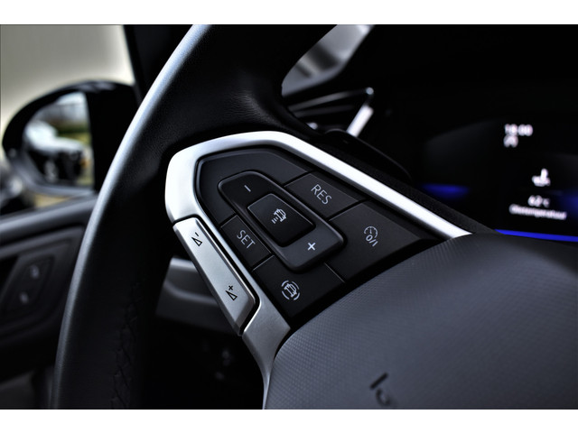 Volkswagen Touran 1.5 TSI 150pk Automaat Comfortline Business 7-Pers 1e Eig. Dealer OH Pano Camera Keyless Virtual Navi Led Pdc