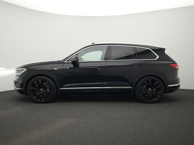 volkswagen-touareg-3.0-tsi-ehybrid-340-pk-tiptronic-4motion-elegance---panoramdak---trekhaak---leder--savona----comfortstoelen-incl.-stoelventilati