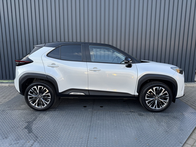 toyota-yaris-cross-1.5-hybrid-awd-executive---bi-tone---pano-dak---trekhaak---jbl---bsm---4x-allseason---rijklaar--
