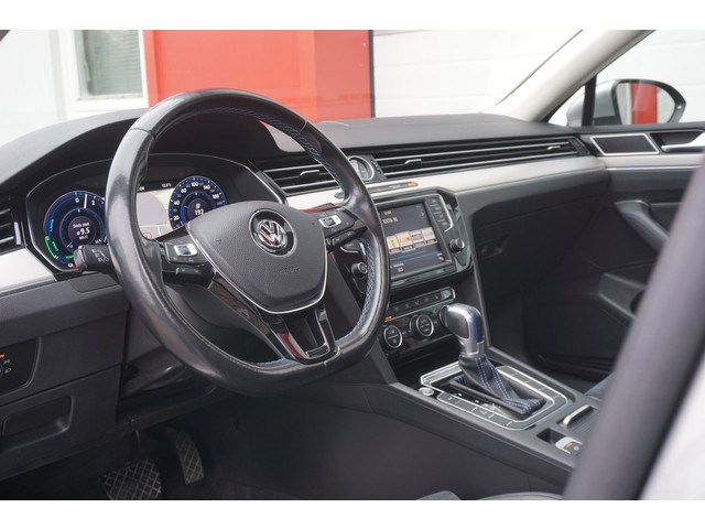 volkswagen-passat-1.4-tsi-gte-connected-series-plus---schuif--kanteldak---virtual-cockpit---acc---camera---origineel-nl--