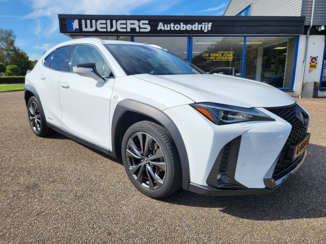lexus-ux-250h-f-sport--schuifdak--sportstoelen-rood--android-apple--cruise--camera--navigatie