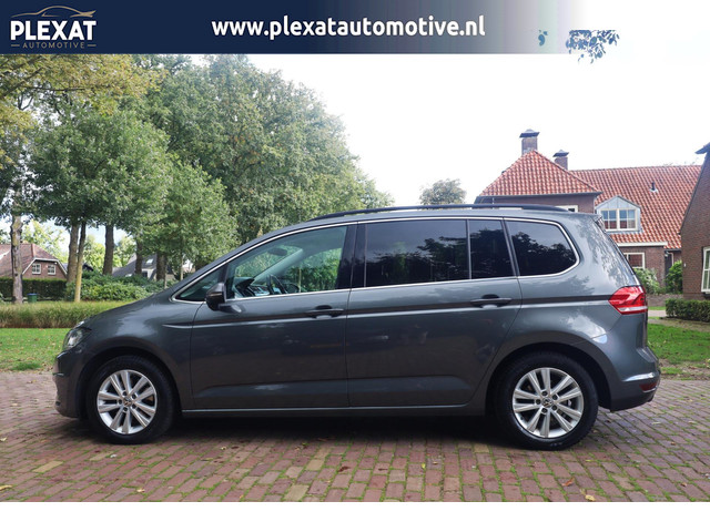 volkswagen-touran-1.4-tsi-connected-series-7p-aut.---stoelverwarming---trekhaak---pdc---7-persoons---historie---navigatie---nap--