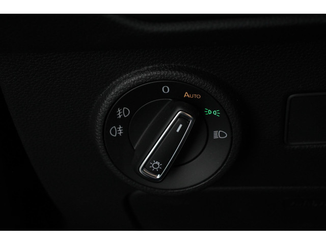 Seat Ateca 1.5 TSI DSG Style Nieuw type Demo! | Climate Control Parkeer sensoren Cruise control DAB Led Lichtmetalen Velgen