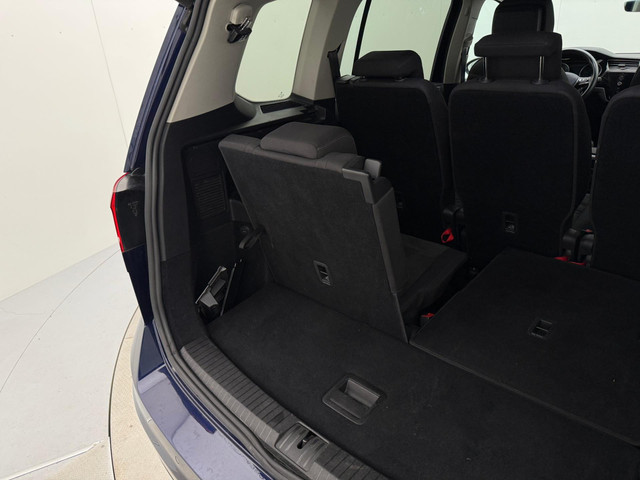 Volkswagen Touran 1.5 TSI Highline 7p Automaat | Adaptive Cruise Control | Parkeersensoren | Stoelverwarming | Apple CarPlay