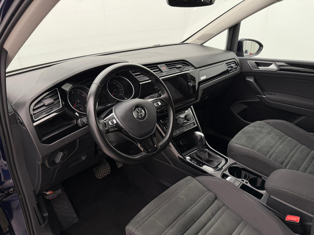 Volkswagen Touran 1.5 TSI Highline 7p Automaat | Adaptive Cruise Control | Parkeersensoren | Stoelverwarming | Apple CarPlay