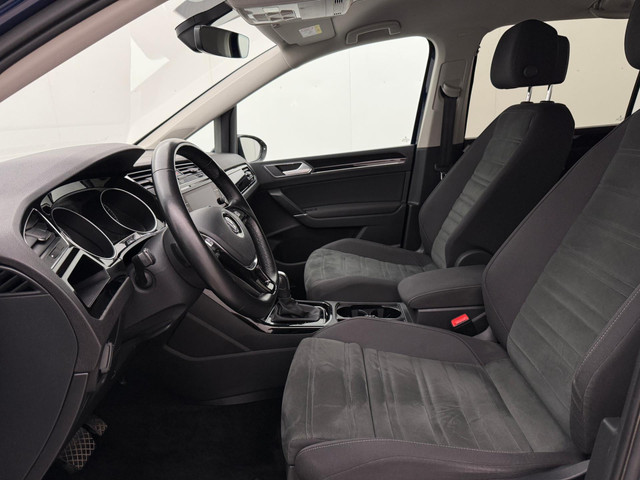 Volkswagen Touran 1.5 TSI Highline 7p Automaat | Adaptive Cruise Control | Parkeersensoren | Stoelverwarming | Apple CarPlay