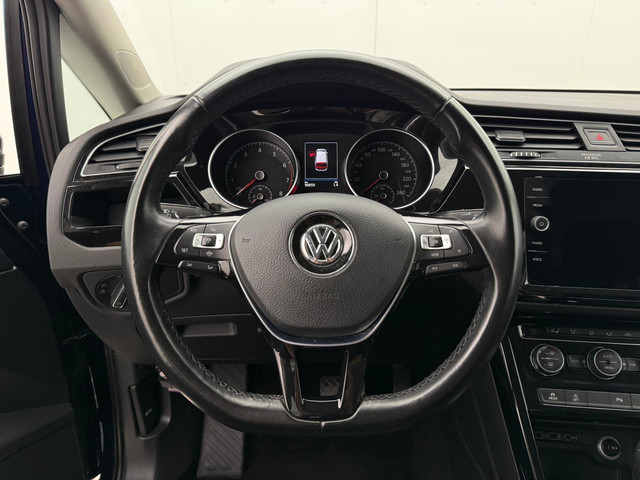 Volkswagen Touran 1.5 TSI Highline 7p Automaat | Adaptive Cruise Control | Parkeersensoren | Stoelverwarming | Apple CarPlay