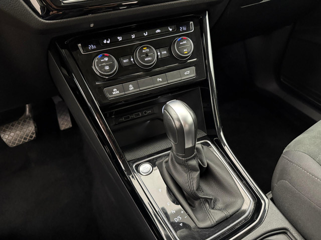 Volkswagen Touran 1.5 TSI Highline 7p Automaat | Adaptive Cruise Control | Parkeersensoren | Stoelverwarming | Apple CarPlay