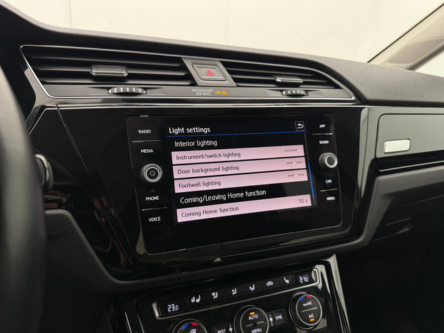 Volkswagen Touran 1.5 TSI Highline 7p Automaat | Adaptive Cruise Control | Parkeersensoren | Stoelverwarming | Apple CarPlay
