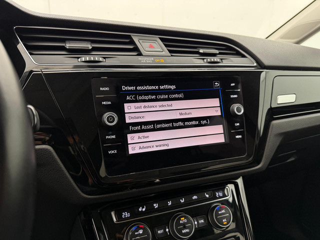 Volkswagen Touran 1.5 TSI Highline 7p Automaat | Adaptive Cruise Control | Parkeersensoren | Stoelverwarming | Apple CarPlay