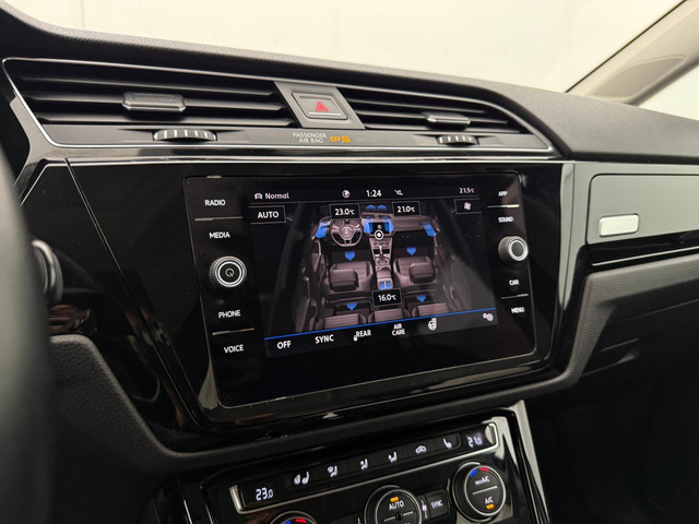 Volkswagen Touran 1.5 TSI Highline 7p Automaat | Adaptive Cruise Control | Parkeersensoren | Stoelverwarming | Apple CarPlay