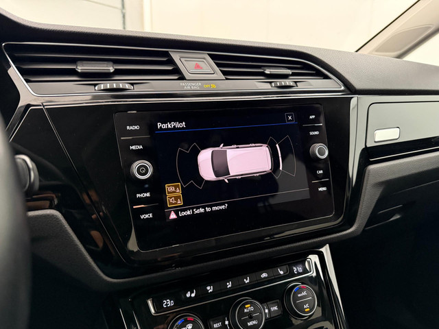 Volkswagen Touran 1.5 TSI Highline 7p Automaat | Adaptive Cruise Control | Parkeersensoren | Stoelverwarming | Apple CarPlay