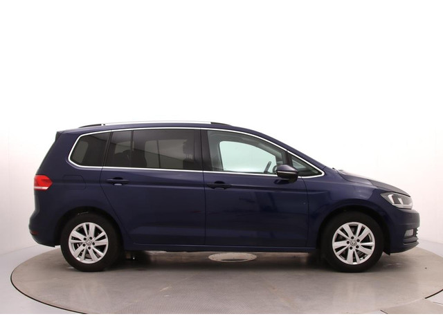 Volkswagen Touran 1.5 TSI Highline 7p Automaat | Adaptive Cruise Control | Parkeersensoren | Stoelverwarming | Apple CarPlay