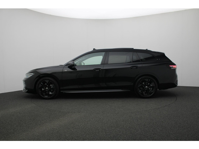 volkswagen-passat-variant-1.5-etsi-150-pk-dsg-r-line-business---panoramadak----trekhaak---iq-light---head-up-display---standkachel---keyless---ron