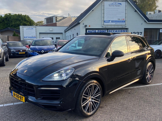 porsche-cayenne-3.0-hybrid-sport-design-pano-matrix-22inch