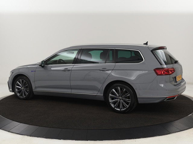 volkswagen-passat-1.4-tsi-phev-gte---stoelverwarming---massage---leder-alcantara---camera---carplay---navigatie---matrix-led---adaptive-cruise---c