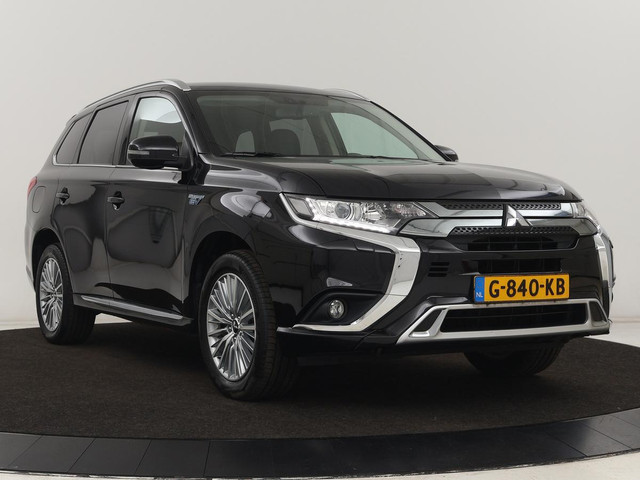 mitsubishi-outlander-2.4-phev-pure----trekhaak---carplay---leder-alcantara---camera---keyless---full-led---climate-control---cruise-control---plug-in