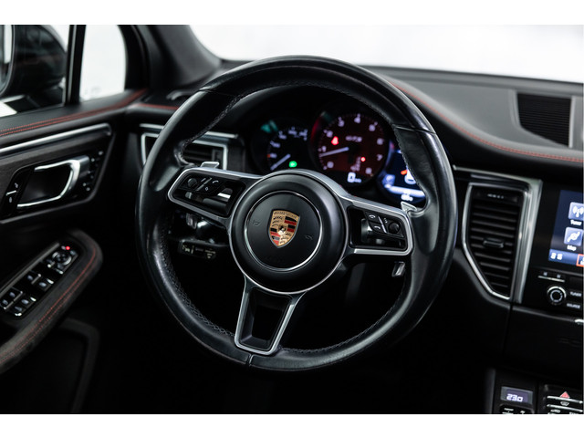 porsche-macan-3.0-gts---sportdesign---pano---luchtvering---chrono