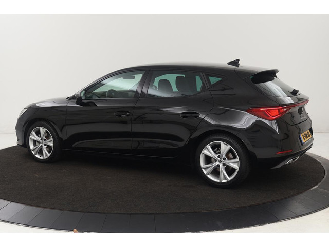 Seat Leon 1.5 eTSI FR Launch Edition | Carplay | Stoel & stuurverwarming | Camera | Adaptive cruise | Navigatie | Keyless | Full LED | Spo