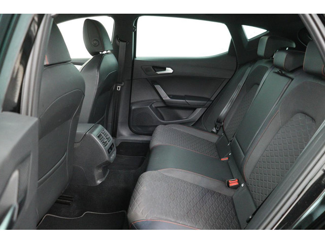 Seat Leon 1.5 eTSI FR Launch Edition | Carplay | Stoel & stuurverwarming | Camera | Adaptive cruise | Navigatie | Keyless | Full LED | Spo