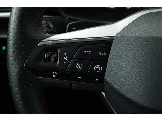 Seat Leon 1.5 eTSI FR Launch Edition | Carplay | Stoel & stuurverwarming | Camera | Adaptive cruise | Navigatie | Keyless | Full LED | Spo
