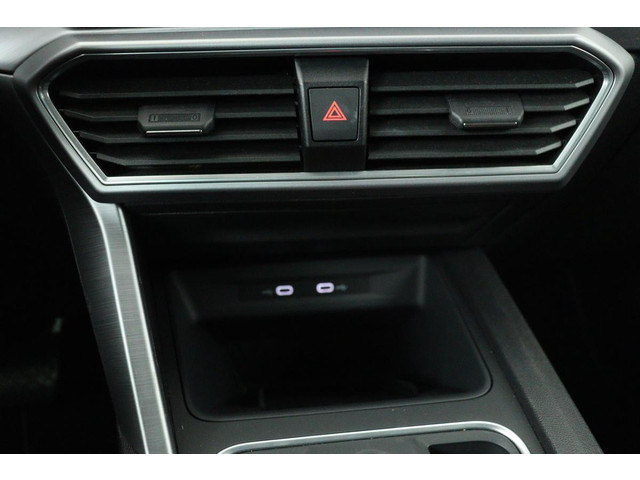 Seat Leon 1.5 eTSI FR Launch Edition | Carplay | Stoel & stuurverwarming | Camera | Adaptive cruise | Navigatie | Keyless | Full LED | Spo