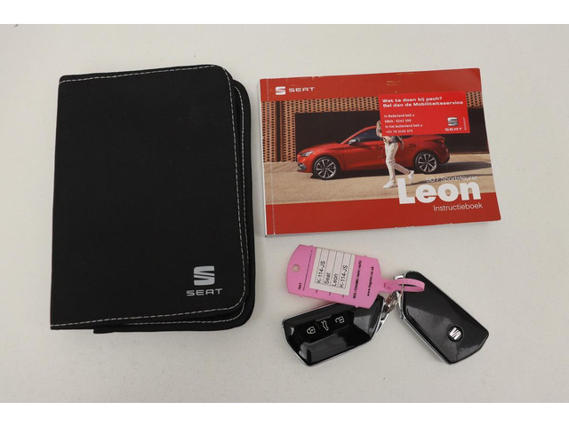 Seat Leon 1.5 eTSI FR Launch Edition | Carplay | Stoel & stuurverwarming | Camera | Adaptive cruise | Navigatie | Keyless | Full LED | Spo