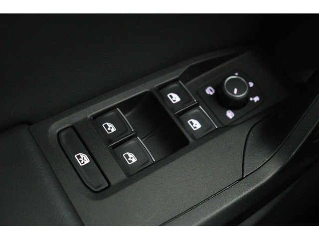 Seat Leon 1.5 eTSI FR Launch Edition | Carplay | Stoel & stuurverwarming | Camera | Adaptive cruise | Navigatie | Keyless | Full LED | Spo