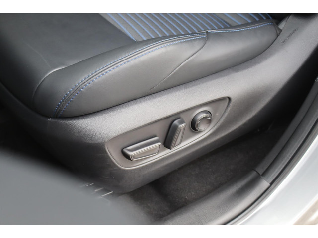 Toyota RAV4 2.5 HYBRID 218PK AUTOMAAT STYLE BI-TONE Navi Carplay | JBL-Audio | 360 Camera | Stoel stuur voorruitverw.| Adapt.Cruise | 19 Inc