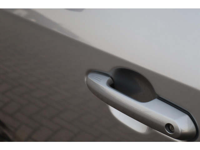 Toyota RAV4 2.5 HYBRID 218PK AUTOMAAT STYLE BI-TONE Navi Carplay | JBL-Audio | 360 Camera | Stoel stuur voorruitverw.| Adapt.Cruise | 19 Inc