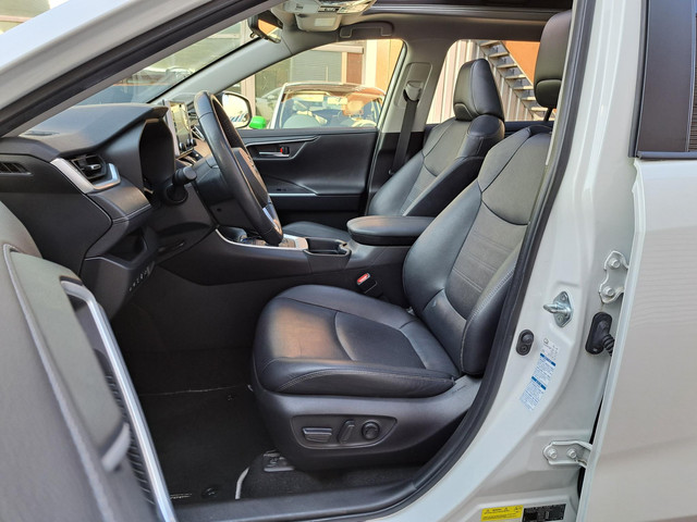 Toyota RAV4 2.5 Hybrid AWD Executive PANORAMISCH SCHUIF- KANTELDAK LEER 360-CAMERA STOELGEHEUGEN