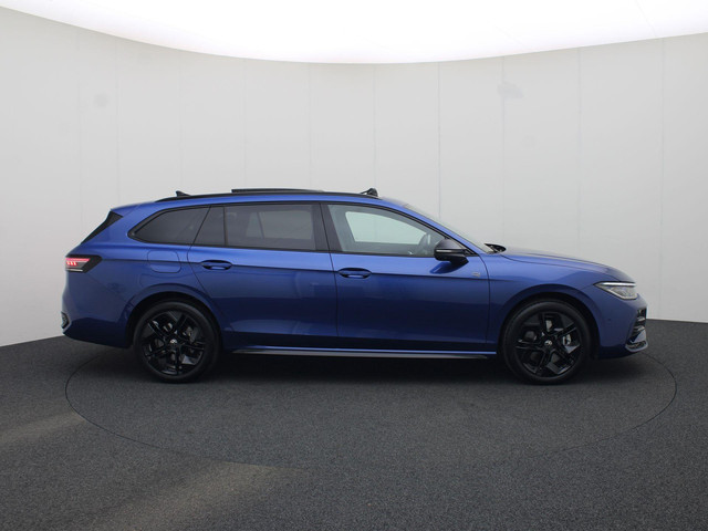 volkswagen-passat-variant-1.5ehybrid-272pk-r-line-blackstyle-dsg--panoramadak--trekhaak--navi--360-camera--garantie-tot-januari-2030-of-1000