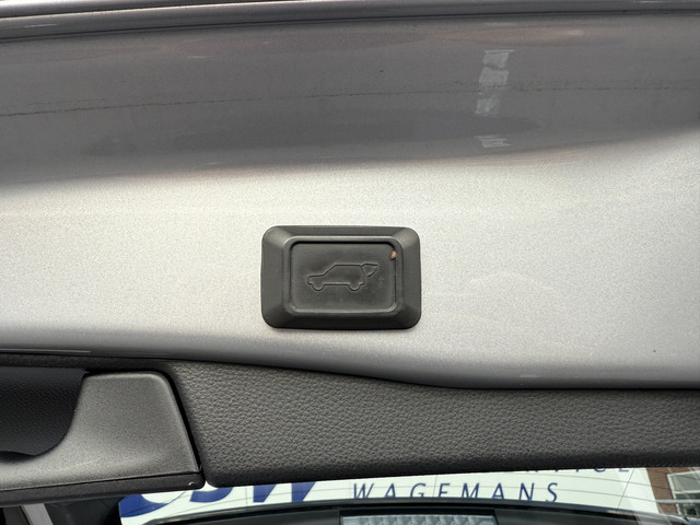 Toyota RAV4 2.5 Plug-in Hybrid AWD Bi-Tone Plus | Trekhaak | Memory | CarPlay | ACC | Camera | 19 inch