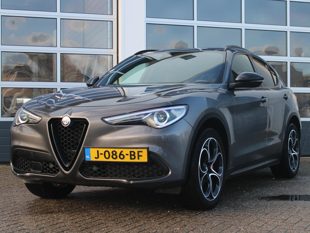 alfa-romeo-stelvio-2.0-turbo-aut.-awd-b-tech---navi---xenon---camera---veloce-int.---schuif-kanteldak---20---apple-carplay---keyless---dashboard-l