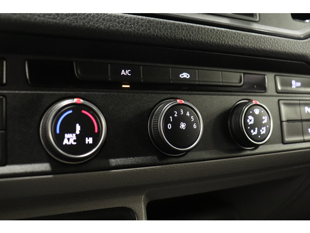 Volkswagen Crafter 2.0 TDI 140PK Automaat L3H3 EURO 6 - Airco - Navi - Cruise - Massage - €14.499,- Excl.