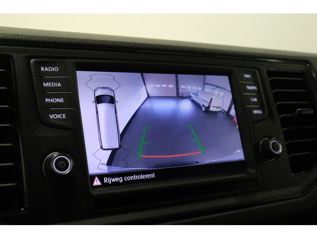 Volkswagen Crafter 2.0 TDI 140PK Automaat L3H3 EURO 6 - Airco - Navi - Cruise - Massage - €14.499,- Excl.