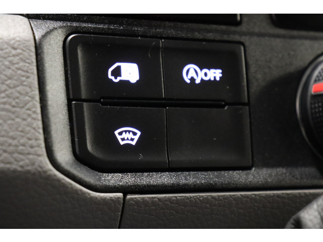 Volkswagen Crafter 2.0 TDI 140PK Automaat L3H3 EURO 6 - Airco - Navi - Cruise - Massage - €14.499,- Excl.