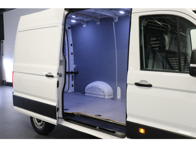 Volkswagen Crafter 2.0 TDI 140PK Automaat L3H3 EURO 6 - Airco - Navi - Cruise - Massage - €14.499,- Excl.